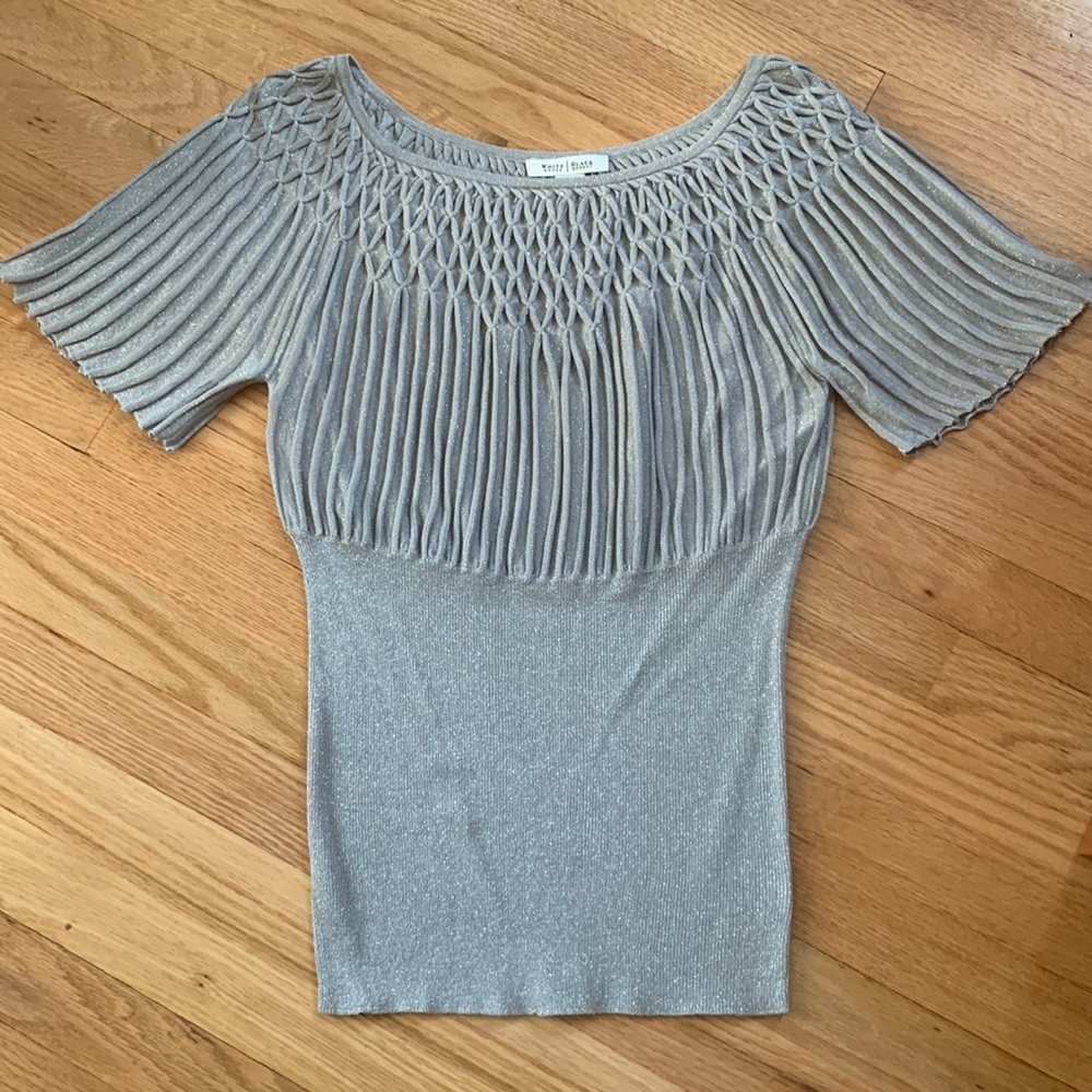 White House | Black Market Top SZ Medium